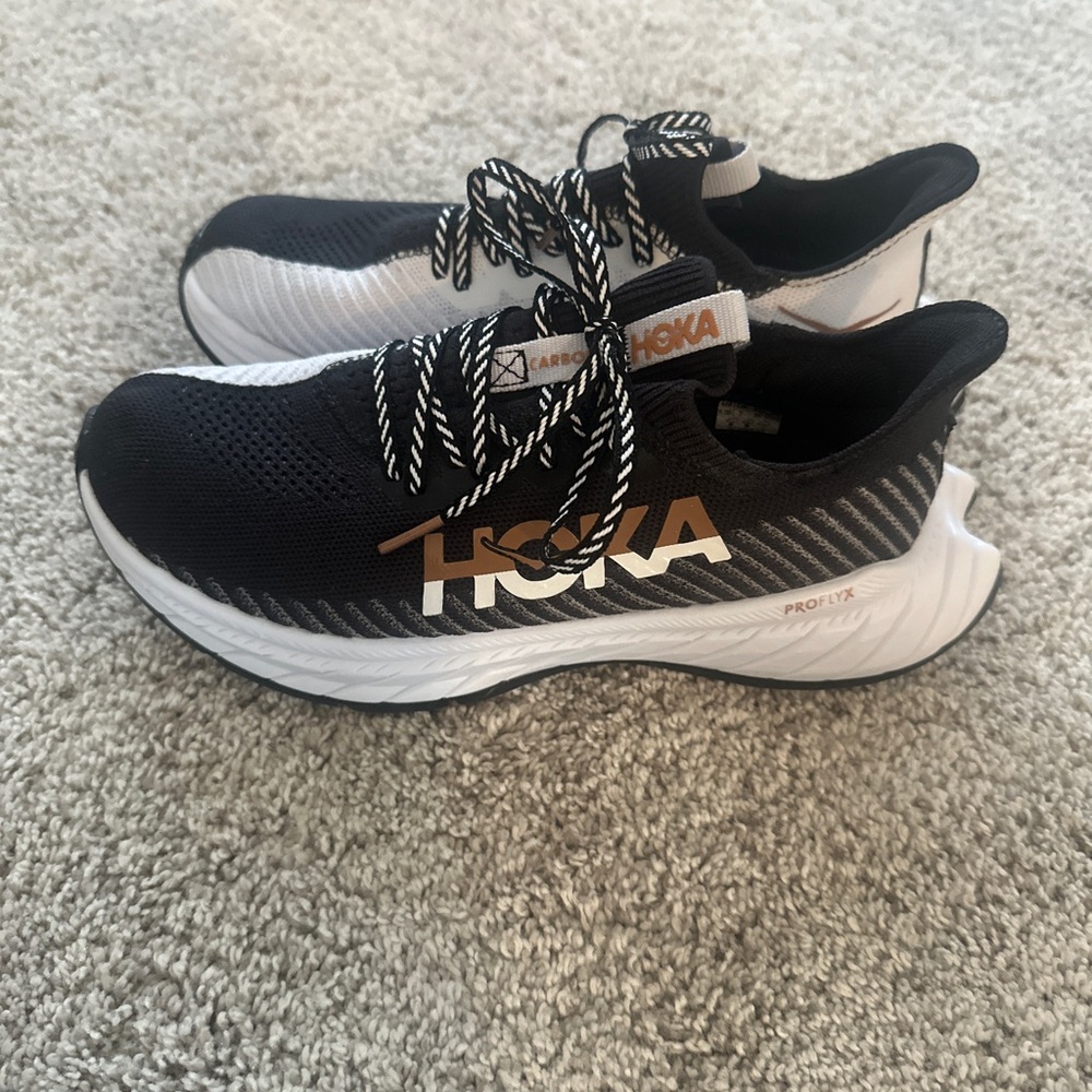 Woman’s Hoka carbon x3